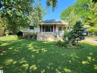 212 S Grove St, Standish, MI 48658