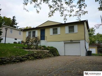 3210 Cornhusker Dr, Omaha, NE 68124