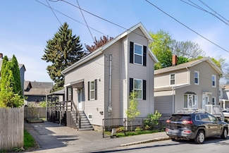 20 Planters St, Salem, MA 01970
