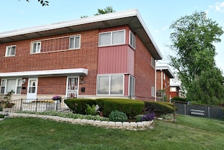 159 Village Ct, Des Plaines, IL 60016