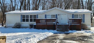 24 Hawaiian Dr, Madison, OH 44057