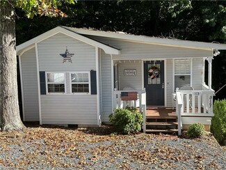 113 Lake View Dr, New London, NC 28127