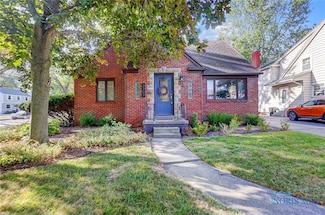 3303 Kirkwall Rd, Ottawa Hills, OH 43606