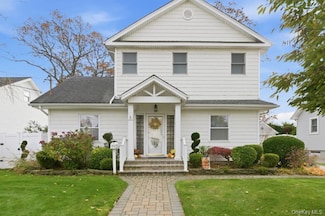 42 Homecrest Ct, Oceanside, NY 11572