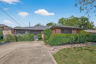 5326 Redstart St, Houston, TX 77096