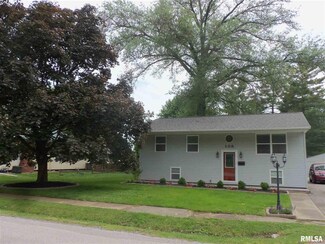 108 W Park St, Benton, IL 62812