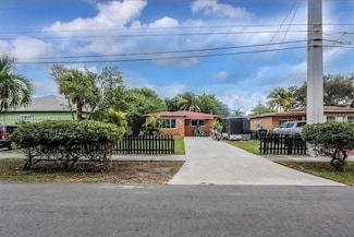 124 NW 6th Ave, Hallandale Beach, FL 33009
