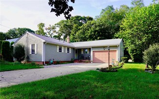 11 Shenandoah Rd, Warwick, RI 02886