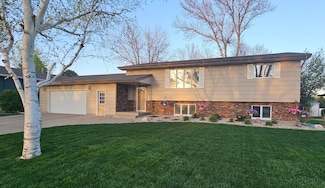 1612 N Harrison St, Aberdeen, SD 57401