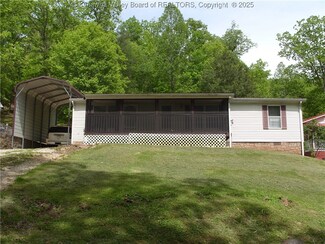 830 Daniel Boone Trail, Hurricane, WV 25526