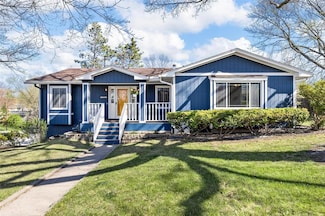 1924 Kathlin Dr, Iowa City, IA 52246