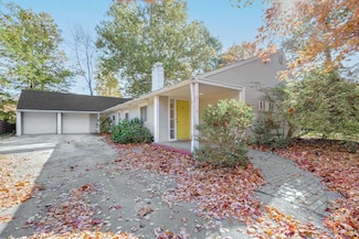 2110 Grange Dr, Urbana, IL 61801