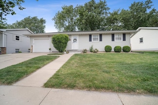 1812 Fort Jesse Rd, Normal, IL 61761