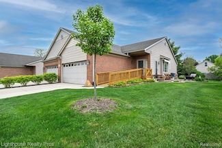 815 Chelsea Ridge Ct Unit 6, Howell, MI 48843