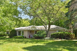 1740 Stoneway Ct, Richfield, WI 53076