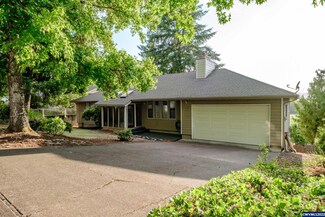 406 S 30th St, Philomath, OR 97370