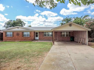 42 Edgewater Dr, Wichita Falls, TX 76308