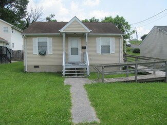221 E Locust St, Covington, VA 24426