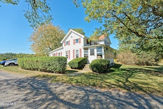 100 Bally Bay Ln, Altamont, NY 12009