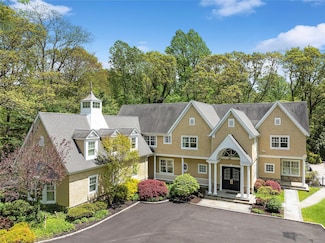 1608 Stewart Ln, Syosset, NY 11791