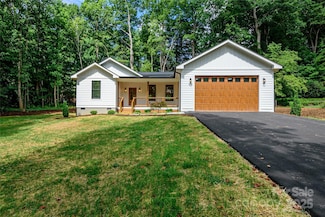 118 W Laurel Ln, Etowah, NC 28729