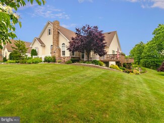 1119 Burgundy Cir, Pennsburg, PA 18073