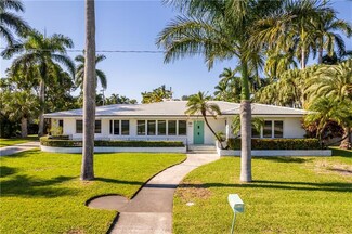 903 N Northlake Dr, Hollywood, FL 33019
