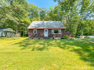 11 East Ave, Lisbon Falls, ME 04252