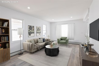 82 Albertson Place, Mineola, NY 11501