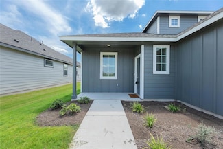 512 Clearlake Dr, Hutto, TX 78634