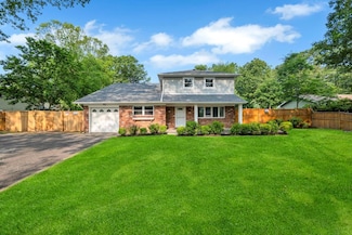 38 Gildare Dr, East Northport, NY 11731