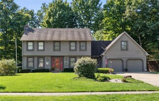 177 Derbyshire Dr, Indianapolis, IN 46229