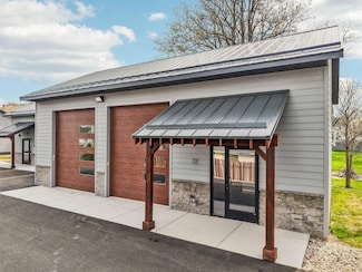 721 W Main St, Watertown, WI 53094