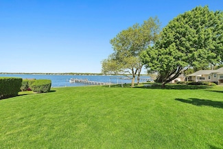 30 Rampasture Rd Unit P, Hampton Bays, NY 11946