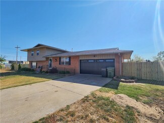 2702 W Sayre Ln, Rogers, AR 72758