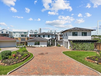 107 Cedar Ln, Seabrook, TX 77586