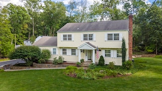 33 Pequot Trail, Westport, CT 06880