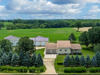 10245 W Penn Corner Rd, Polo, IL 61064