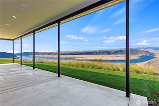 9665 Ridgeview Dr NW, Quincy, WA 98848