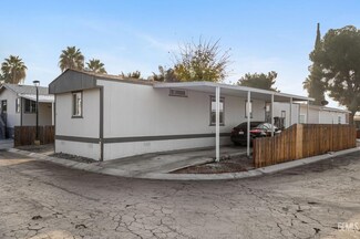 6601 Eucalyptus Dr Unit 11, Bakersfield, CA 93306