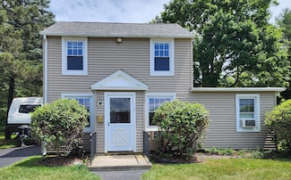 7 E Pattagansett Rd, Niantic, CT 06357