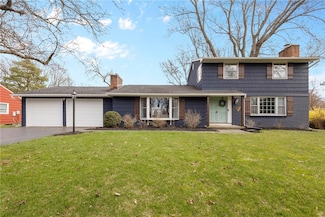 32 Red Barn Cir, Pittsford, NY 14534