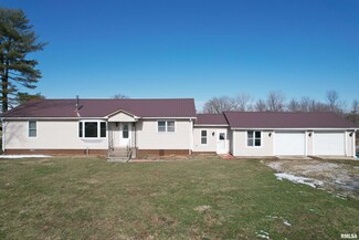 5449 Robb Rd, Kinmundy, IL 62854