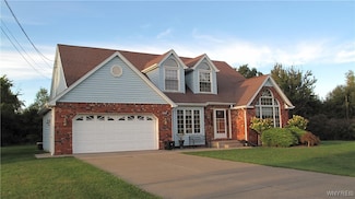 6242 Kay Ellen Dr, Niagara Falls, NY 14305