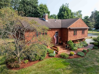 133 Timberlake Dr, Colchester, VT 05446