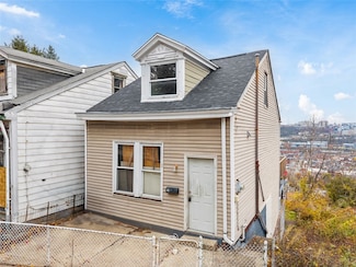 39 Holt St, Pittsburgh, PA 15203