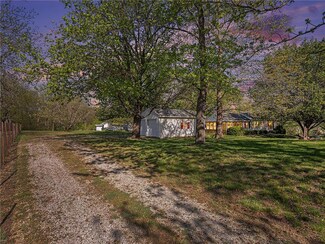 9822 S Munro Rd, Lone Jack, MO 64070