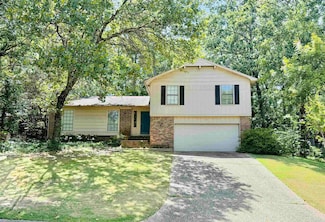 4 Woodstock Ct, Little Rock, AR 72227