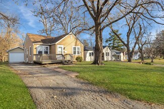 1109 66th St, Windsor Heights, IA 50324