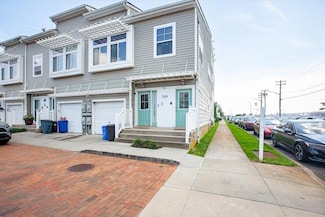 73-19 Arverne Mews Dr, Far Rockaway, NY 11692